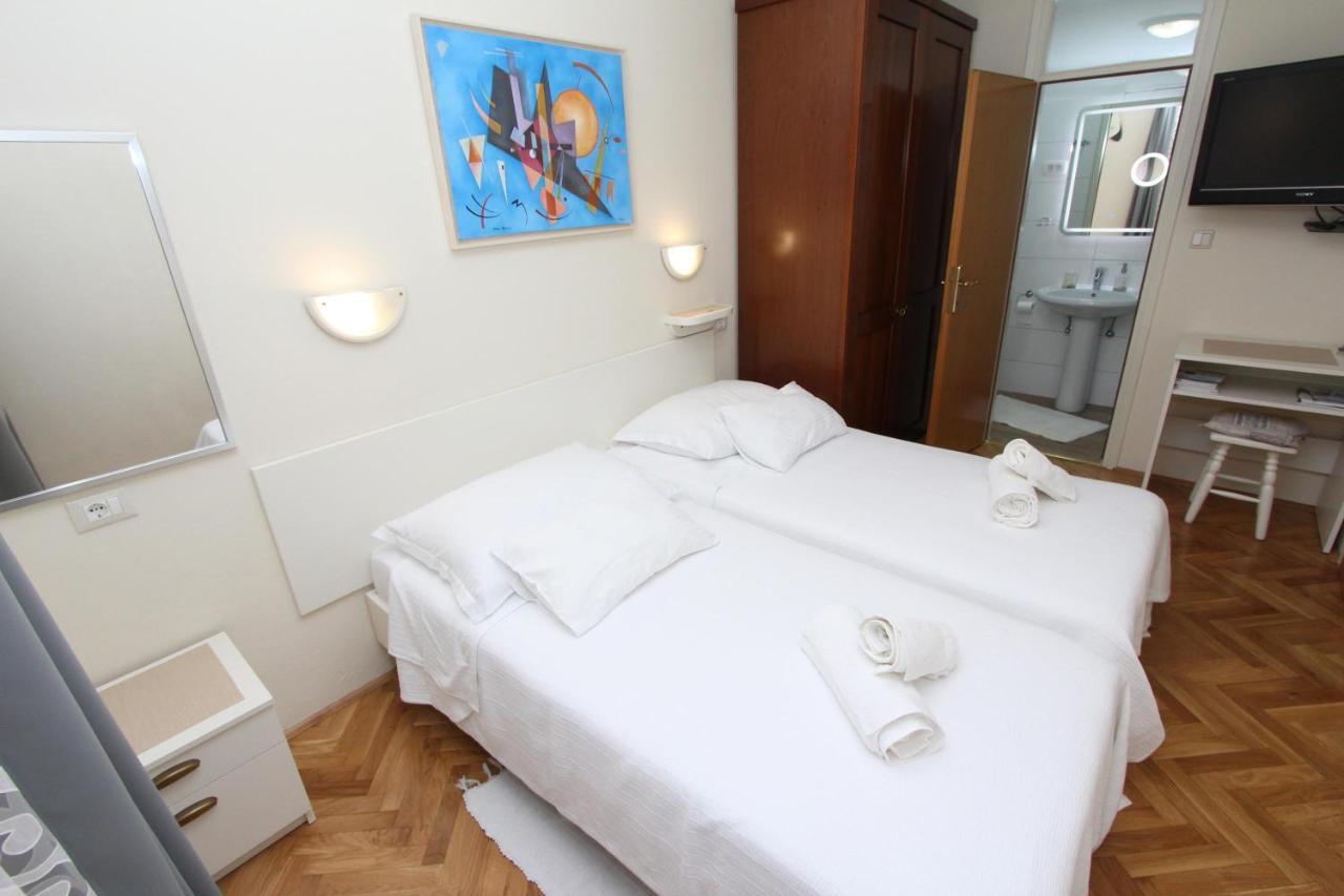 Room Roma Rovinj Buitenkant foto