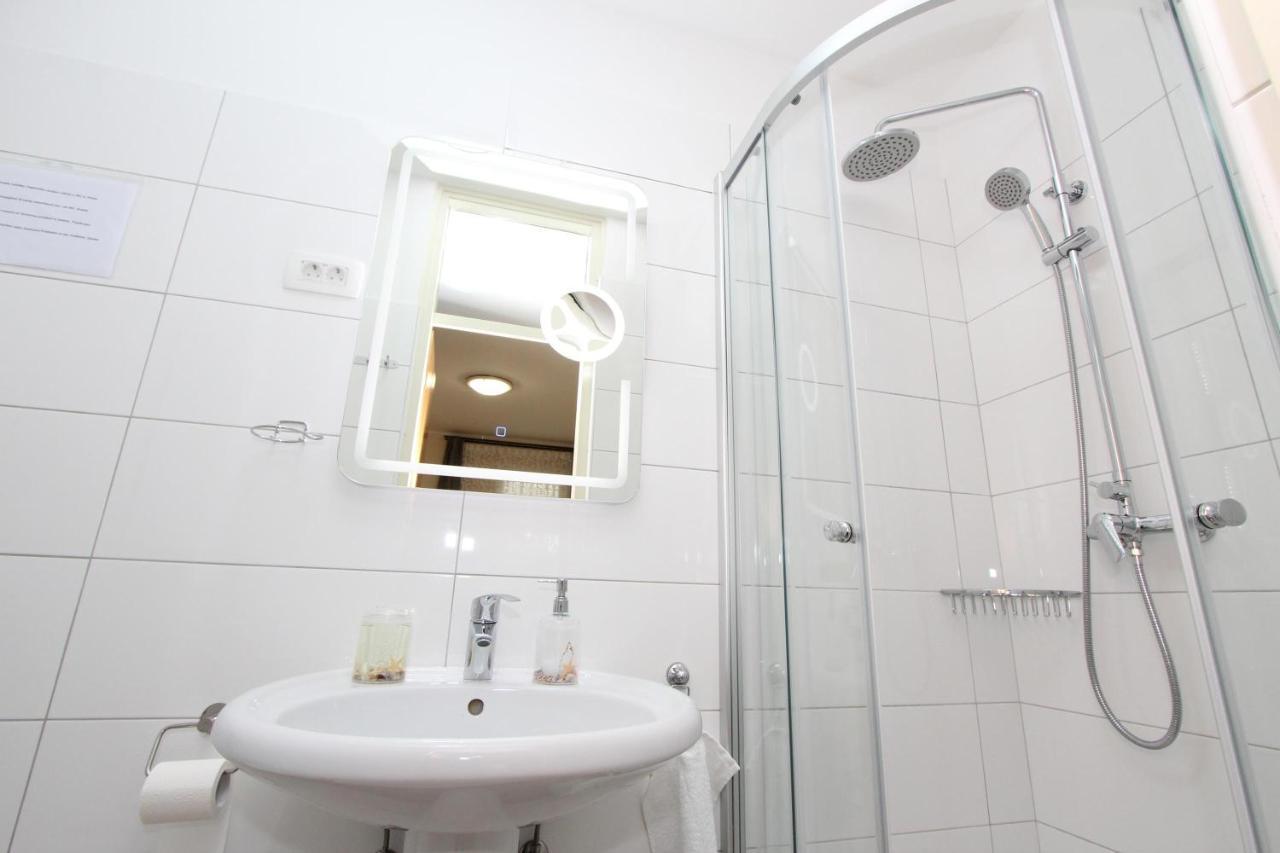 Room Roma Rovinj Buitenkant foto